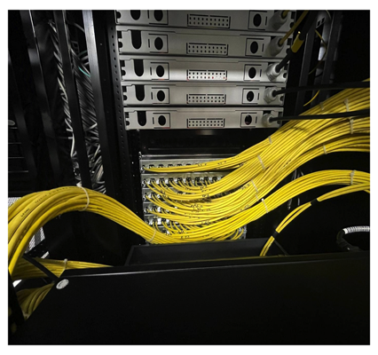 Kabelverlegung in einem Netzwerkschrank, sauber und ordentliche arbeiten von Paul Asbeck